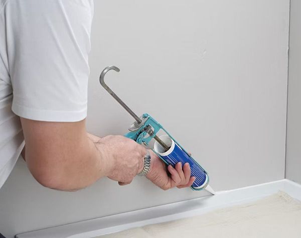 <h4>Shower & bath re-sealing</h4>