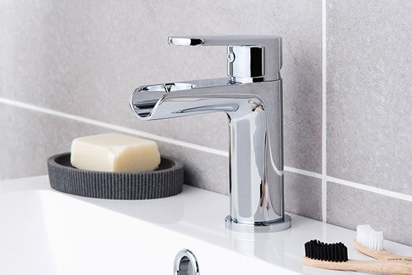 <h5>Fixing leaking taps</h5>